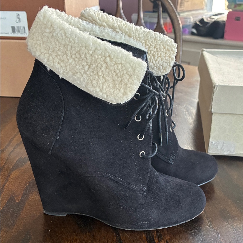 Elegant Black Wedge Boots With Cream Fur Lining